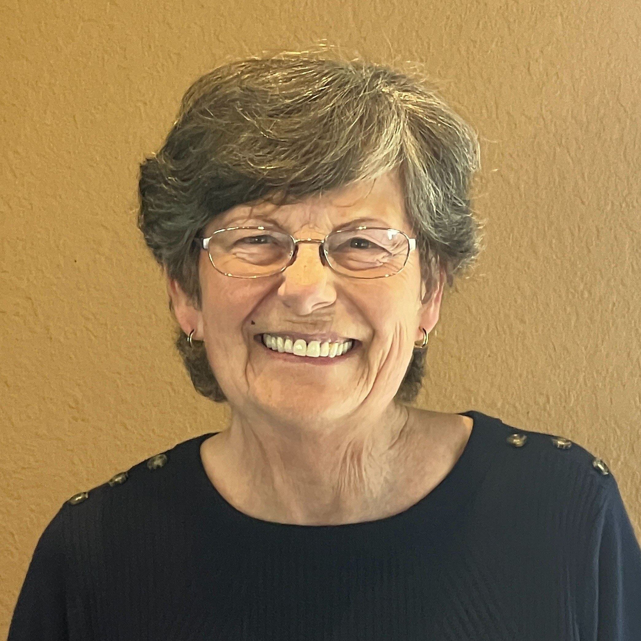 Jean Hinrichs Headshot